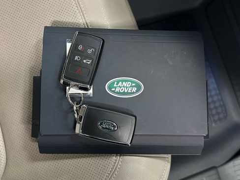 Used 2023 Land Rover Defender 110 SE image 43