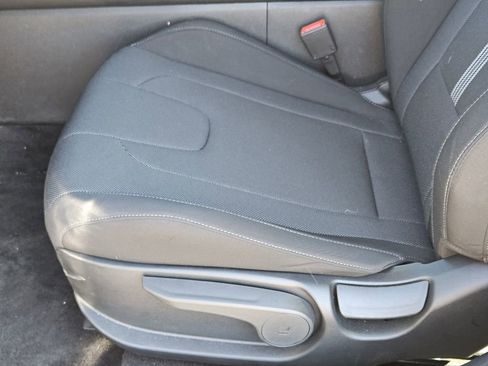 Certified 2025 Hyundai Elantra SE FWD image 18