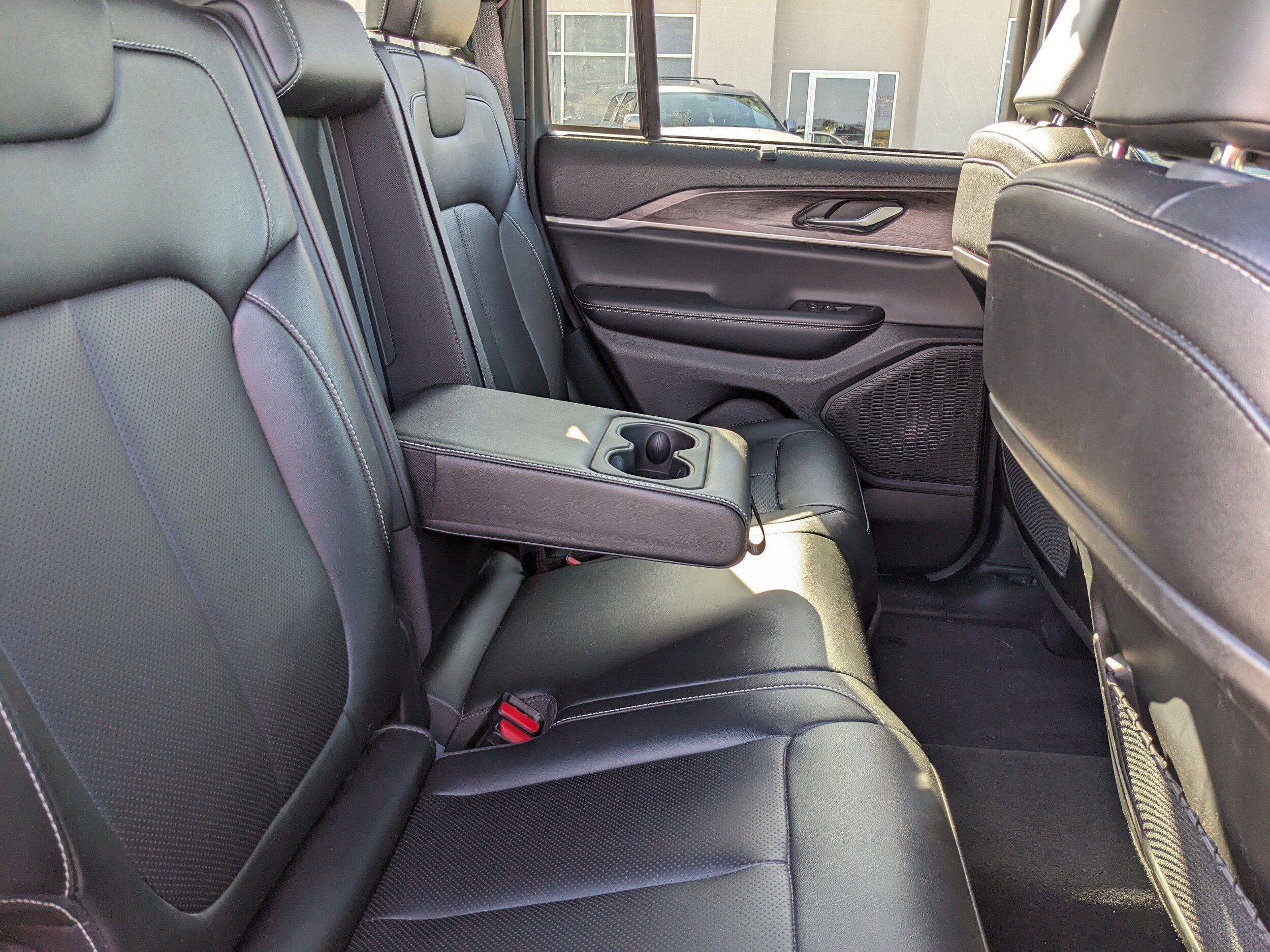 Used 2024 Jeep Grand Cherokee Limited w/ Luxury Tech Group II AWD/4WD image 45