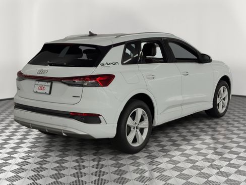 Used 2024 Audi Q4 e-tron Premium Plus image 9