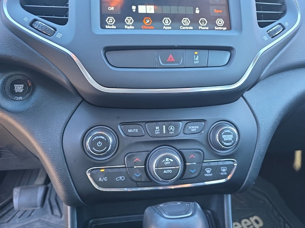 Used 2022 Jeep Cherokee Latitude Lux AWD/4WD image 19