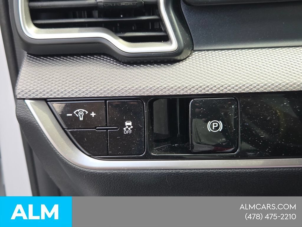 Used 2025 Kia Sportage LX FWD image 25