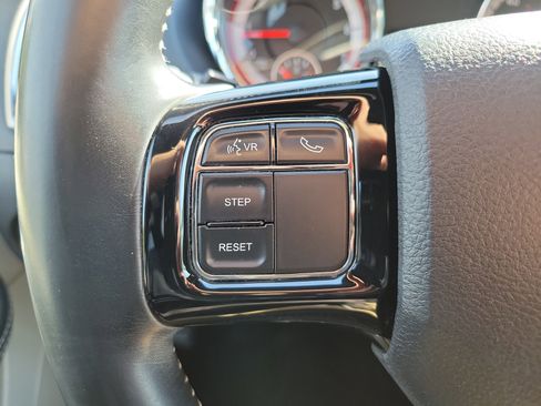 Used 2019 Dodge Grand Caravan SXT image 27