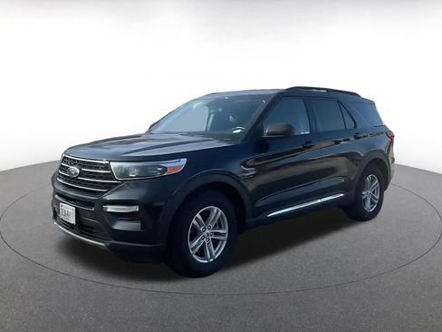 Used 2024 Ford Explorer XLT w/ Equipment Group 202A image 7