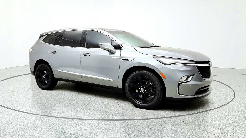 Used 2024 Buick Enclave Essence w/ Sport Touring Edition FWD image 3