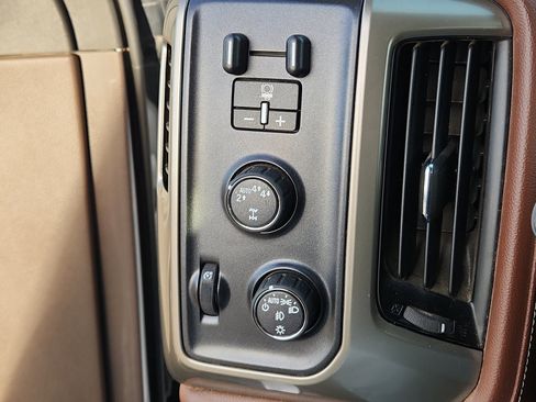 Used 2018 Chevrolet Silverado 1500 High Country image 17