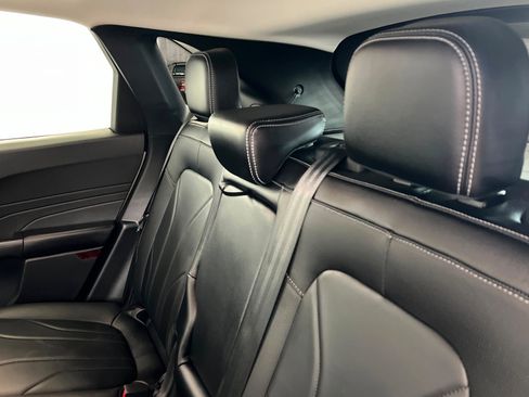 Used 2025 Ford Escape SE w/ PHEV Premium Package image 21