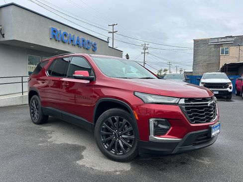 Used 2023 Chevrolet Traverse RS FWD image 1