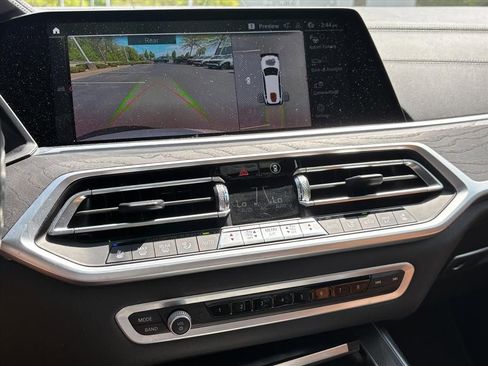 Used 2022 BMW X7 xDrive40i w/ M Sport Package AWD/4WD image 10