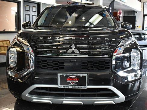 Used 2023 Mitsubishi Outlander SEL AWD/4WD image 2