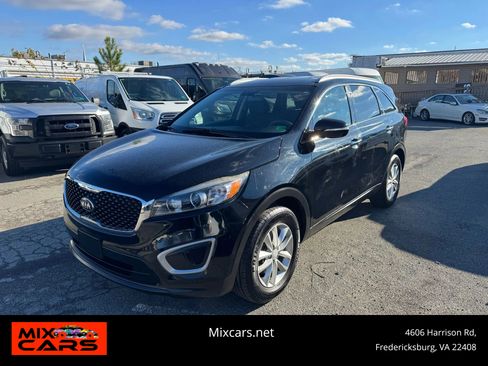 Used 2018 Kia Sorento LX Sport Utility 4D image 1