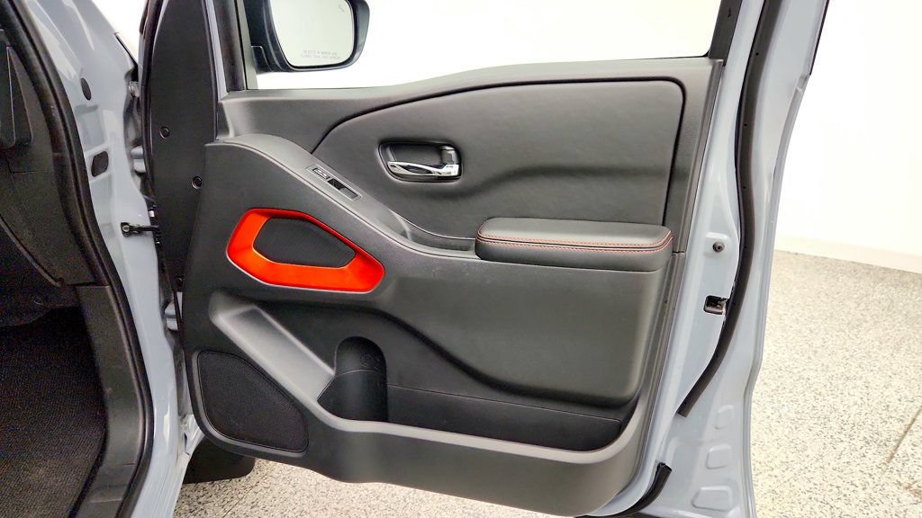 Used 2025 Nissan Frontier Pro-X RWD image 25