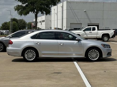 Used 2017 Volkswagen Passat 1.8T SE FWD image 3