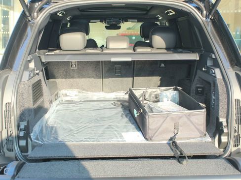 New 2026 Land Rover Range Rover Long Wheelbase SE AWD/4WD image 12