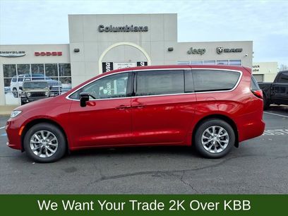 New 2026 Chrysler Pacifica Select