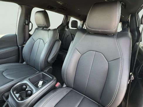 New 2026 Chrysler Voyager LX image 12