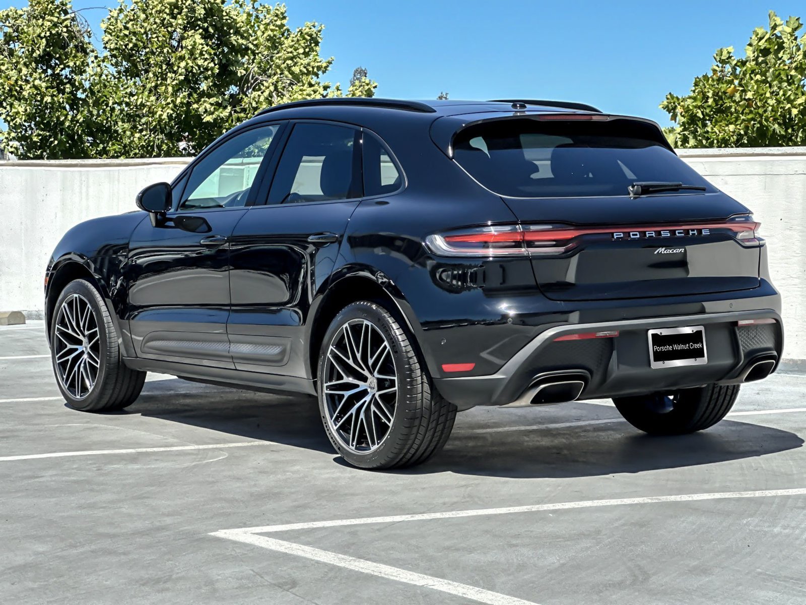 Used 2023 Porsche Macan AWD/4WD image 4