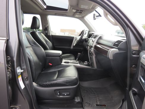 Used 2014 Toyota 4Runner Limited image 40