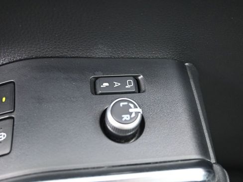 Used 2023 Toyota Highlander Limited AWD/4WD image 23