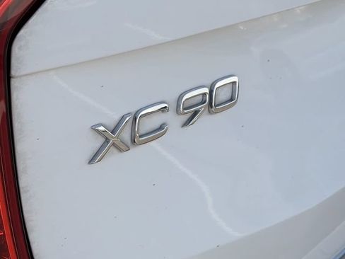 Used 2017 Volvo XC90 T6 Momentum w/ Vision Package AWD/4WD image 3