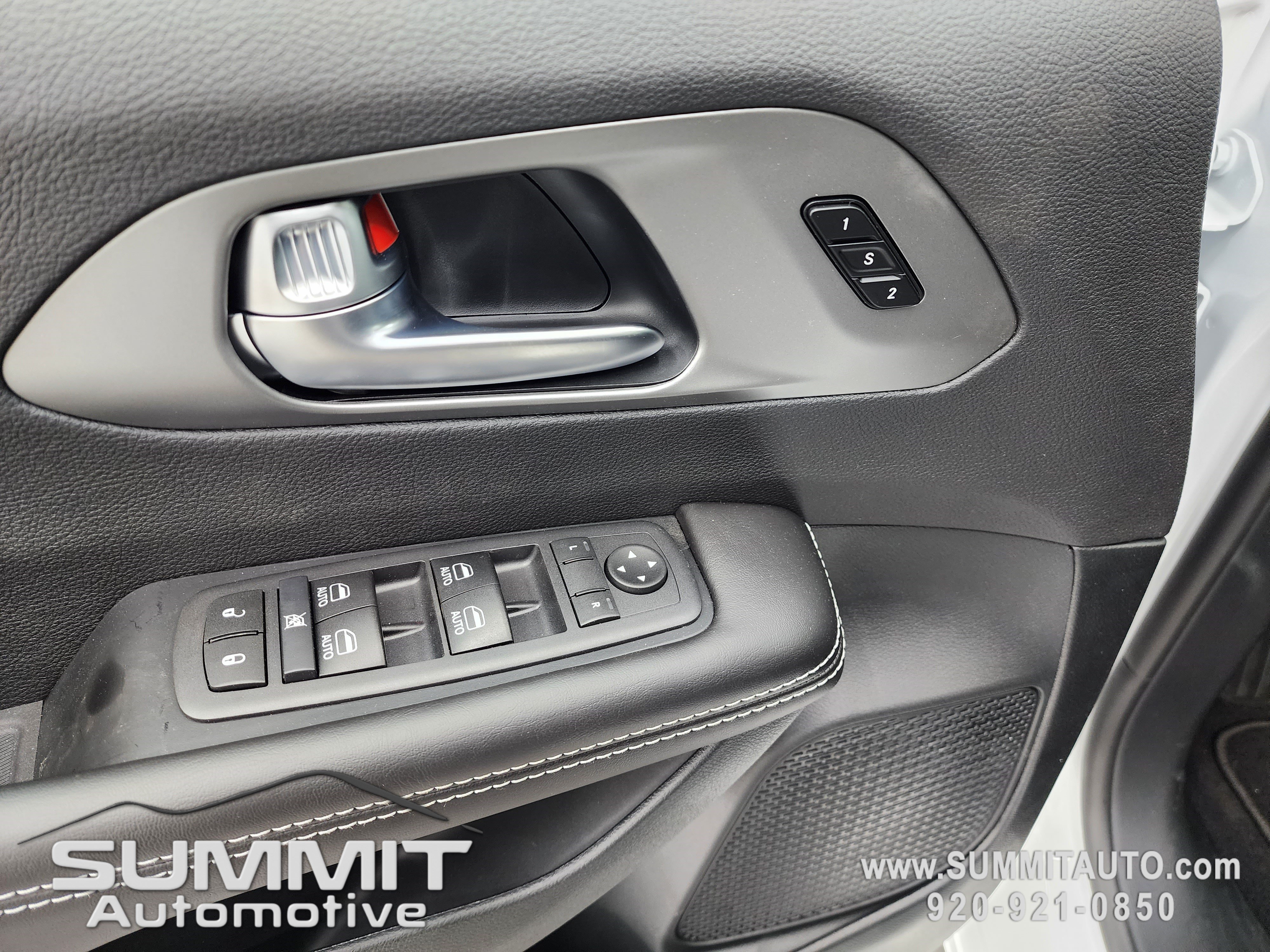 New 2027 Chrysler Pacifica Select w/ Family Tech Group AWD/4WD image 42