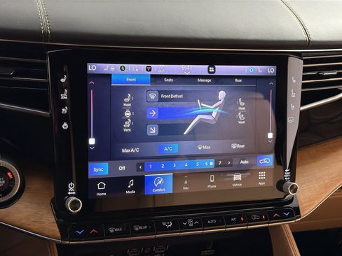 Used 2023 Jeep Grand Wagoneer Series III AWD/4WD image 21