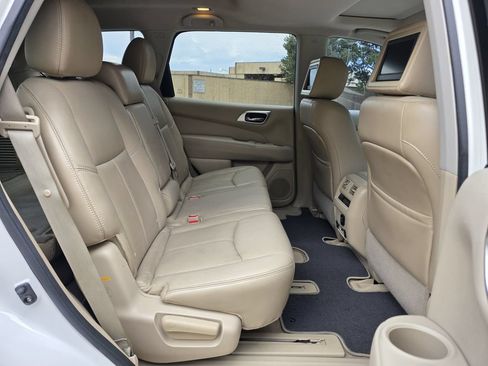 Used 2014 Nissan Pathfinder Platinum w/ Platinum Premium Package FWD image 22