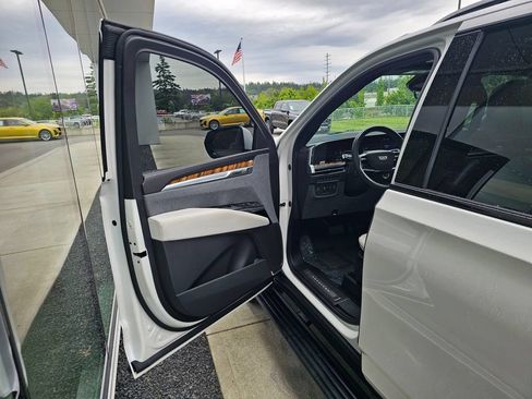 Certified 2025 Cadillac Escalade Sport Platinum AWD/4WD image 21