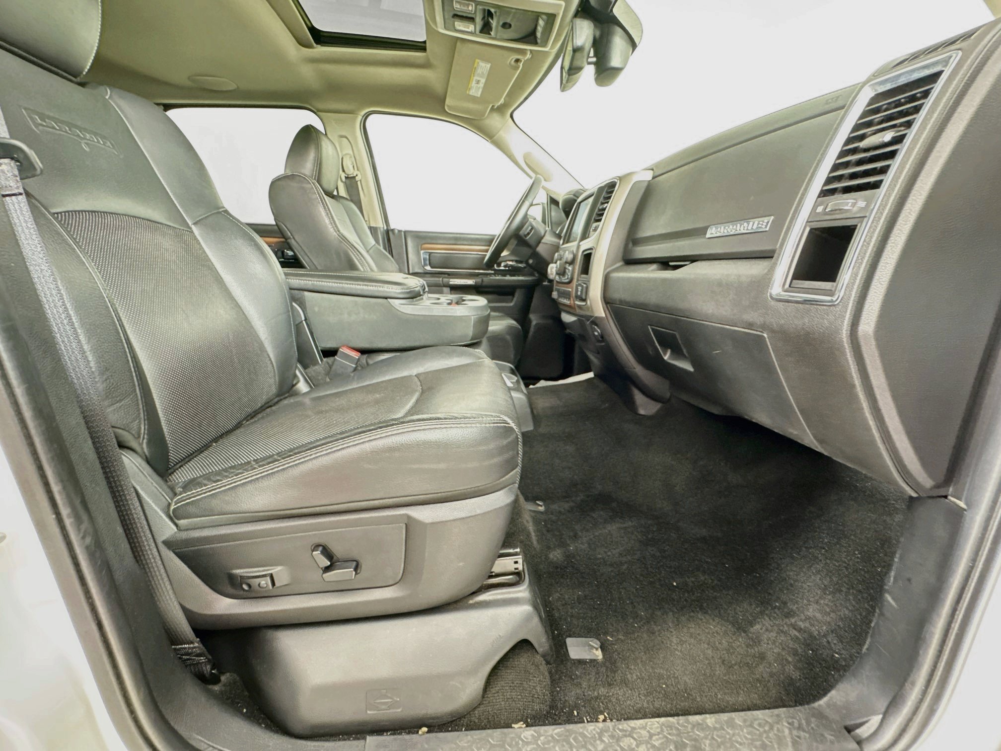 Used 2014 RAM 1500 Laramie w/ Convenience Group AWD/4WD image 29