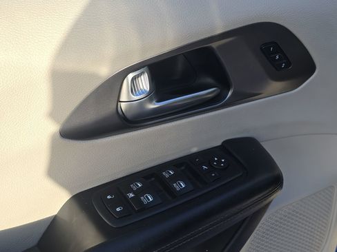 Used 2019 Chrysler Pacifica Limited image 15