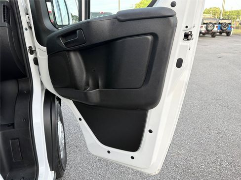 Used 2024 RAM ProMaster 2500 w/ Convenience Group FWD image 13