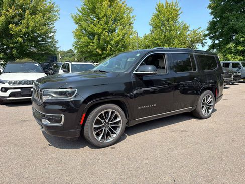 Used 2024 Jeep Wagoneer Series III w/ Premium Group I AWD/4WD image 5
