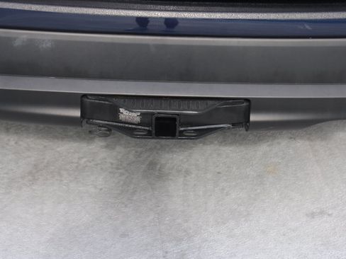 Used 2022 Toyota Highlander LE FWD image 5