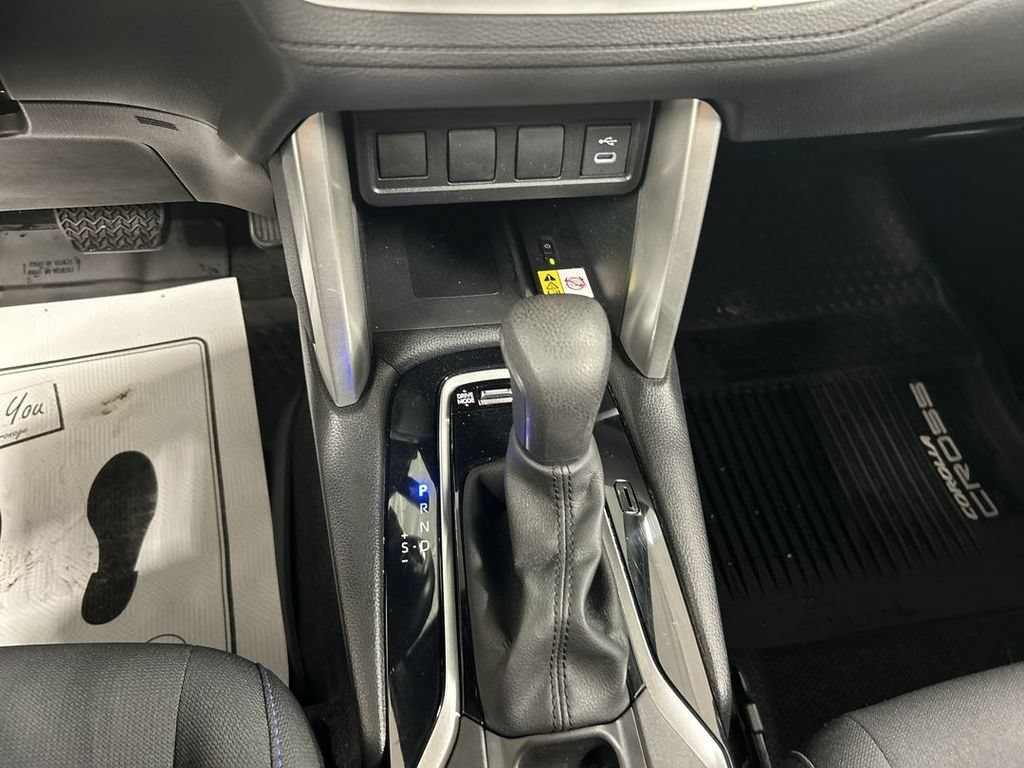 Used 2023 Toyota Corolla Cross AWD Hybrid w/ Moonroof Package image 17