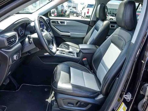 Used 2022 Ford Explorer XLT w/ Equipment Group 202A AWD/4WD image 10