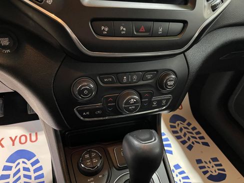 Used 2022 Jeep Cherokee Trailhawk w/ Technology Group image 19