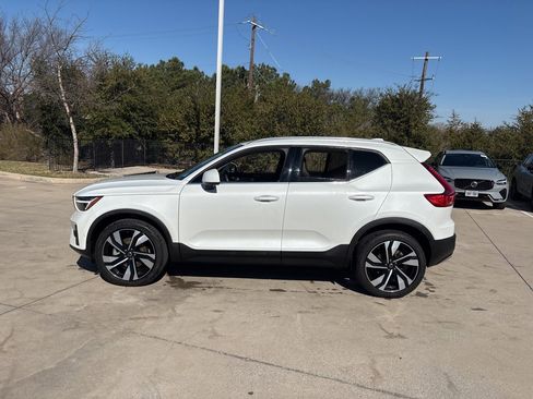 Certified 2025 Volvo XC40 B5 Plus image 7