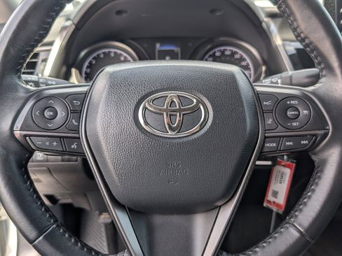 Used 2022 Toyota Camry SE image 18