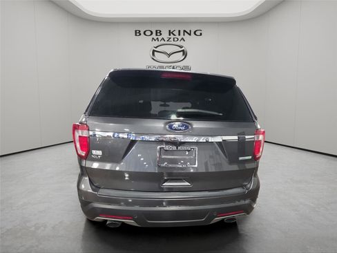 Used 2018 Ford Explorer XLT image 5