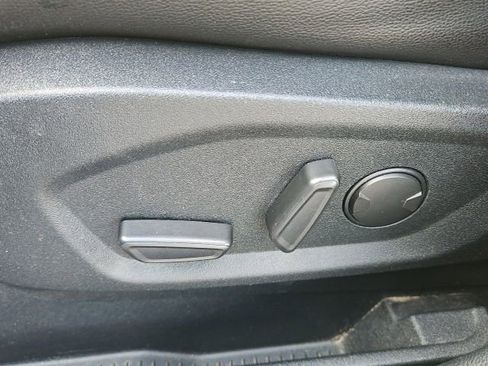 Used 2020 Ford Edge Titanium w/ Equipment Group 301A AWD/4WD image 23