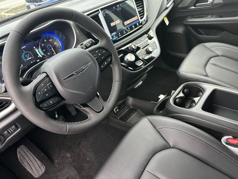 New 2026 Chrysler Pacifica Select w/ S Appearance Package image 10