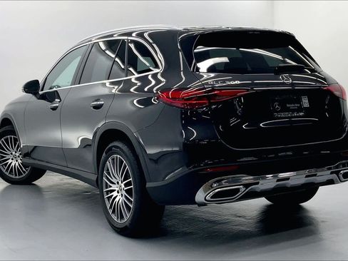 Used 2026 Mercedes-Benz GLC 300 image 2