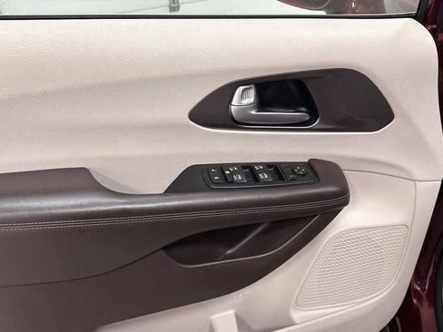 Used 2017 Chrysler Pacifica Touring-L Plus w/ Advanced Safetytec Group image 15