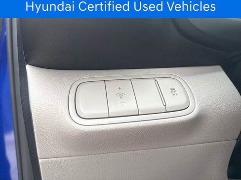 Certified 2025 Hyundai Venue SEL FWD image 30