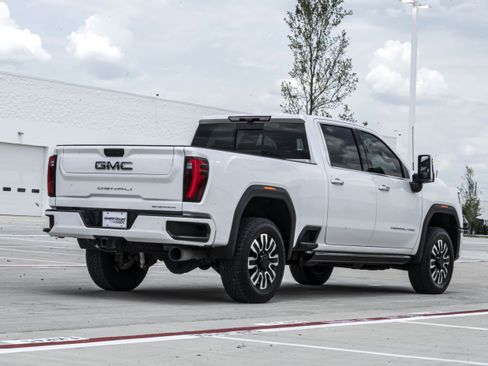 Used 2024 GMC Sierra 2500 Denali Ultimate AWD/4WD image 9