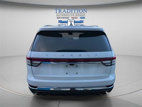 Used 2023 Lincoln Aviator Standard w/ Premium Package image 4