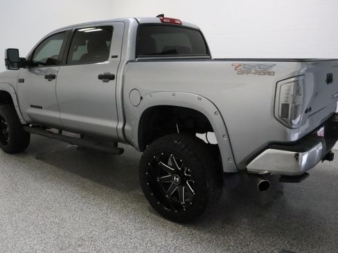 Used 2021 Toyota Tundra SR5 w/ SR5 Upgrade Package AWD/4WD image 10