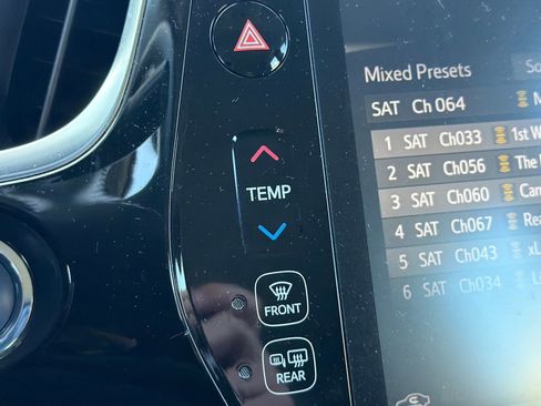 Used 2019 Toyota Prius Prime Premium image 31