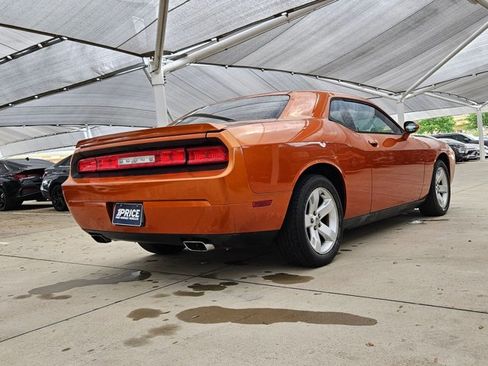 Used 2011 Dodge Challenger image 5