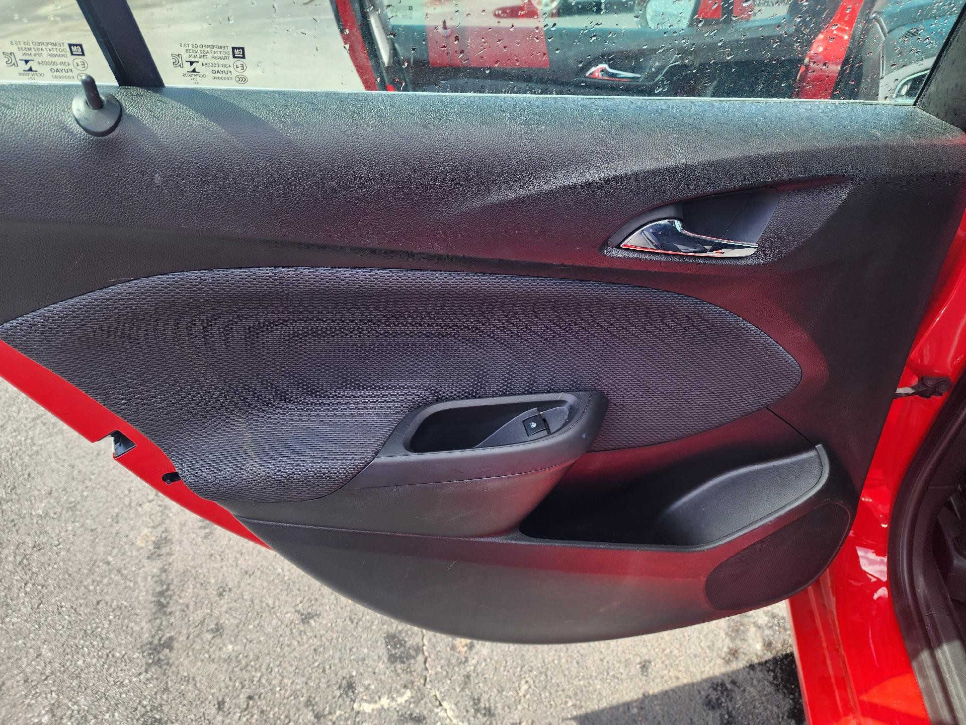 Used 2018 Chevrolet Cruze LT FWD image 14